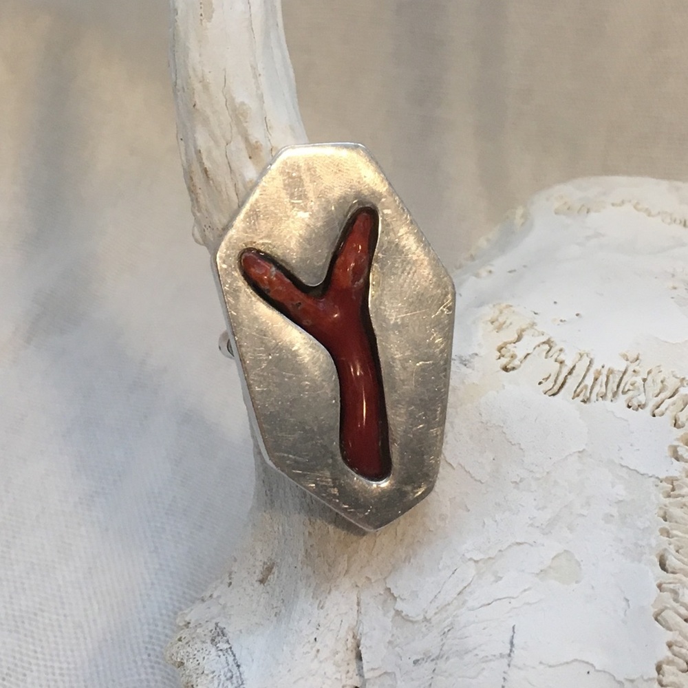 ON HOLD UNTIL 2/13....Vintage Navajo Coral ring